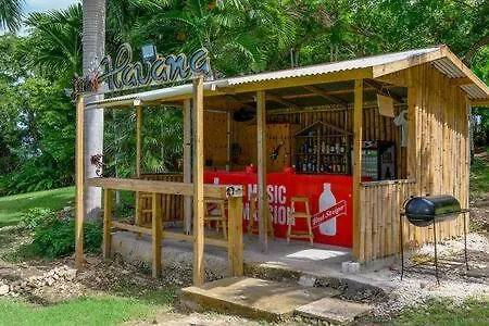 Hospitality Expert Mccartney - Tour Pool Bar Beach Бухта Монтего