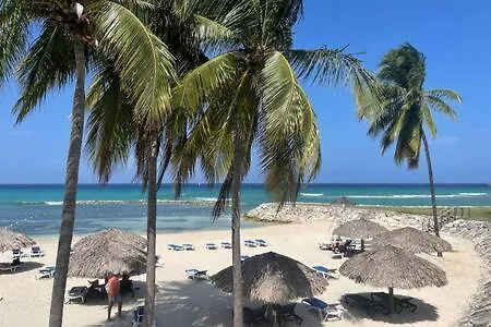 Hospitality Expert Mccartney - Tour Pool Bar Beach Montego Bay Zajazd